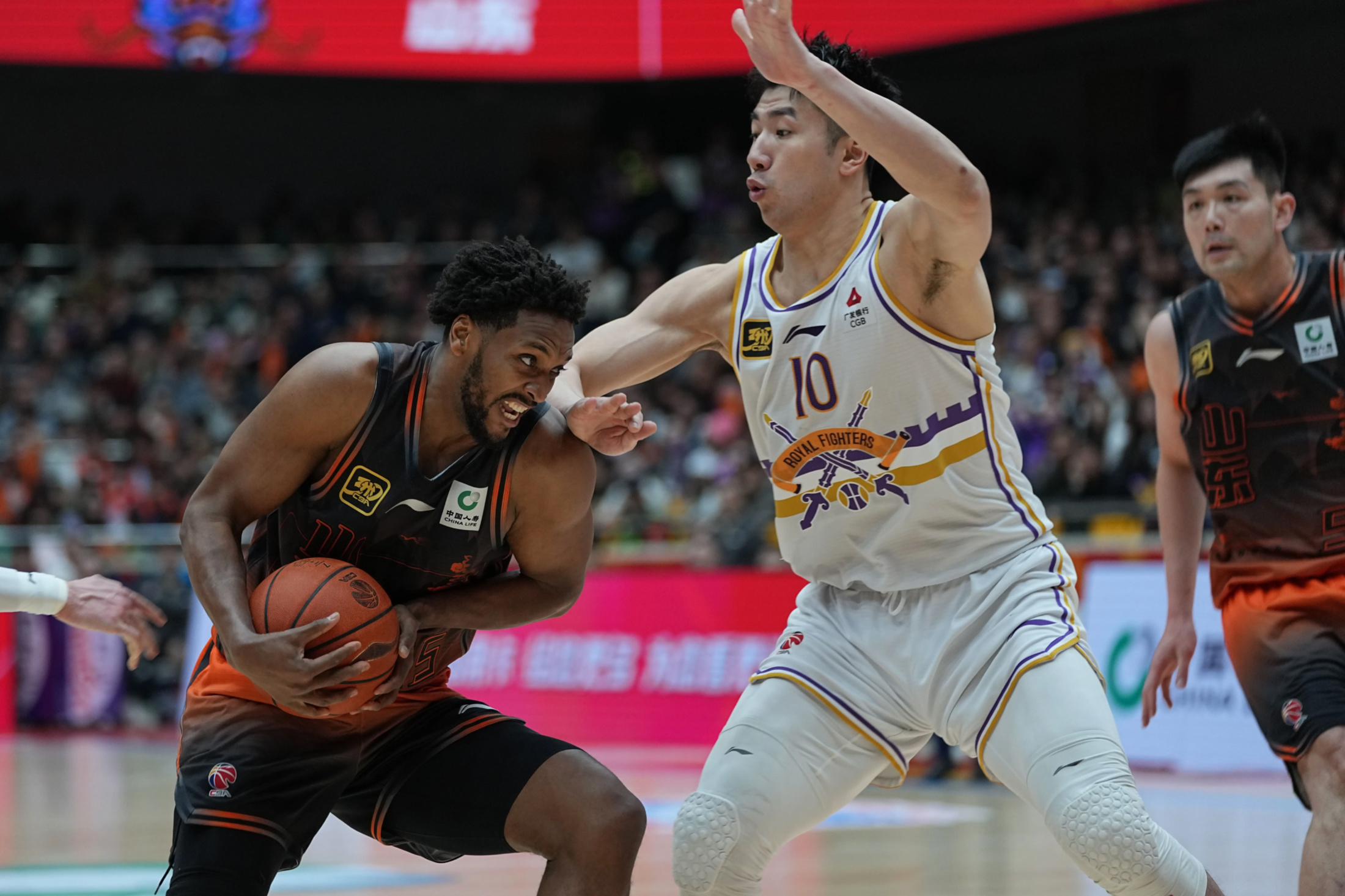 九游体育-包含里程碑夜山东男篮遗憾出局，意甲集结日刷纪录，话题不断，年轻球员得到机会的词条